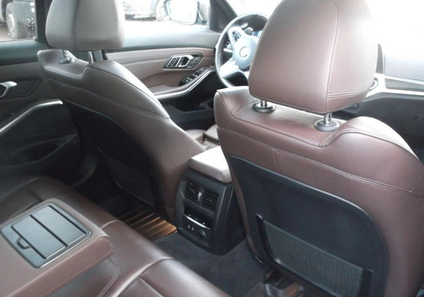BMW Seria 3 cena 202000 przebieg: 52160, rok produkcji 2020 z Pionki małe 781